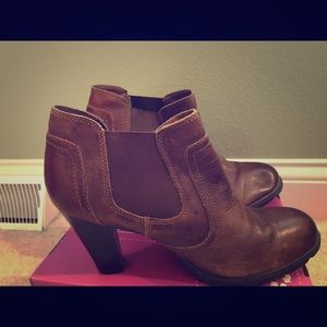 B.o.c booties brown leather in EUC size 10